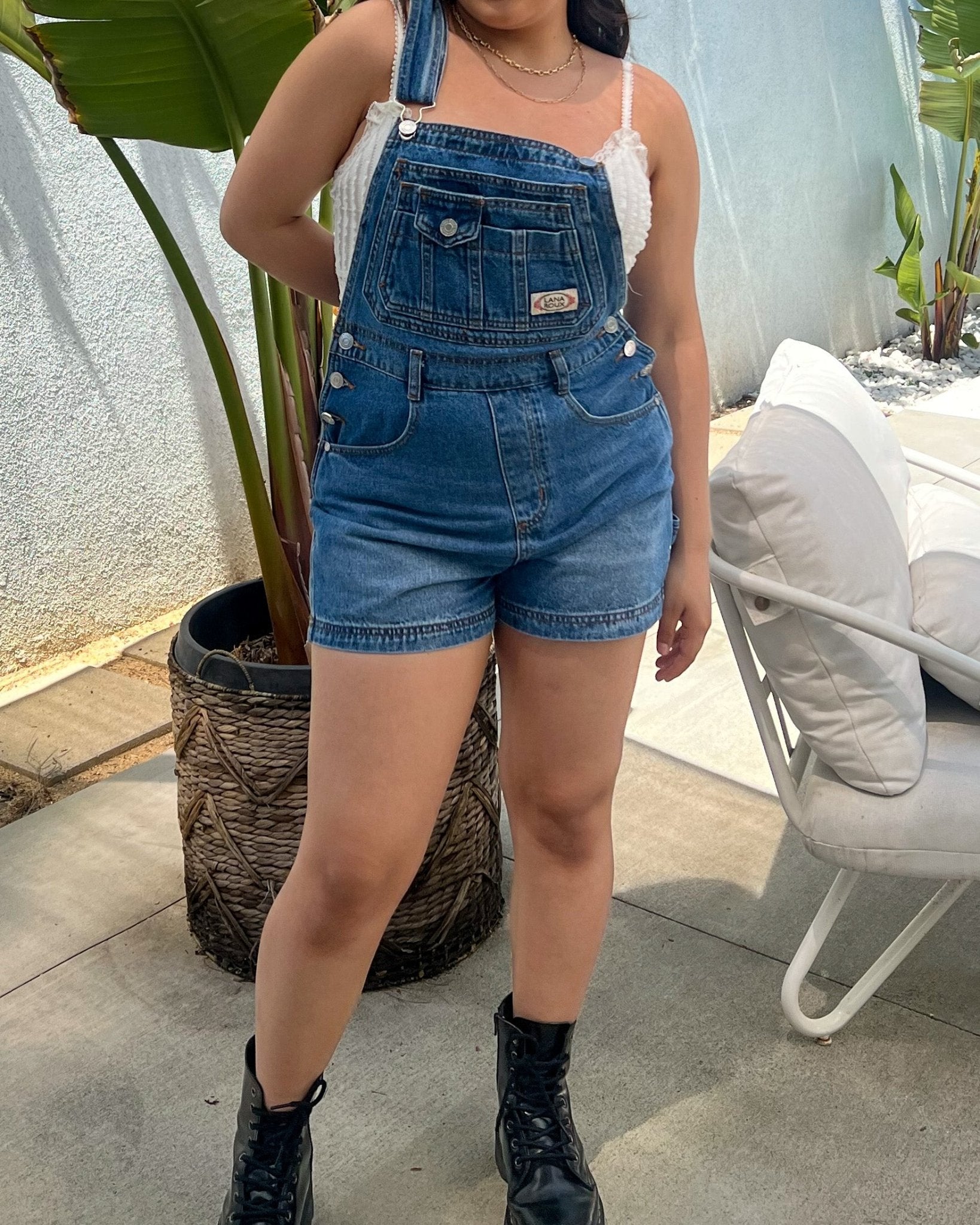 I Hate Wearing Denim Shorts, But These Outfits Are Changing My Mind | Denim  shorts outfit, Short outfits, Plus size summer outfit